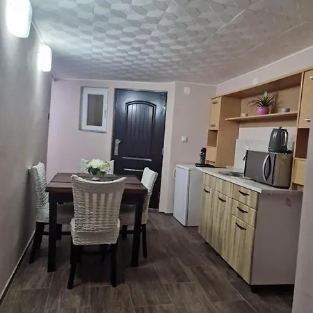 теяна Nyaraló Trjavna